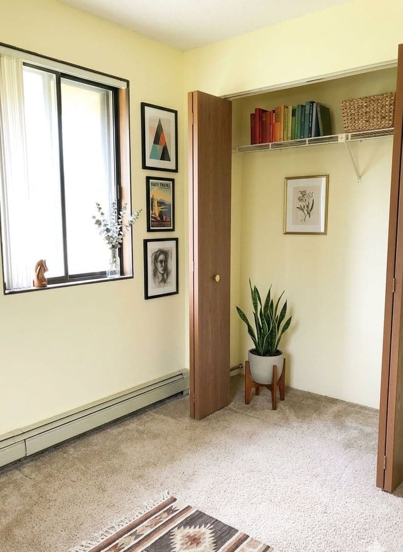 OSHKOSH Apartment: 2230-2270 Brookview Court