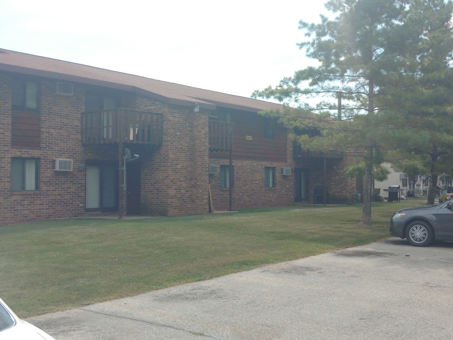 OSHKOSH Apartment: 2230-2270 Brookview Court