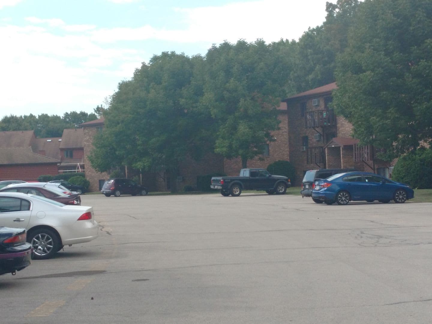 OSHKOSH Apartment: 2230-2270 Brookview Court