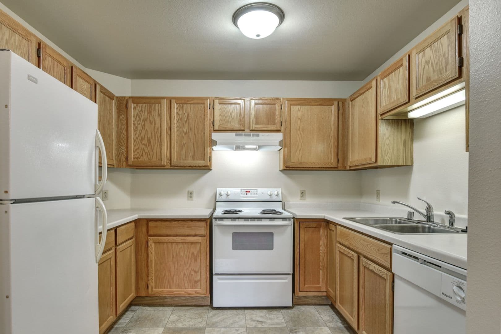 GERMANTOWN Apartment: W168 N11278 WESTERN AVE