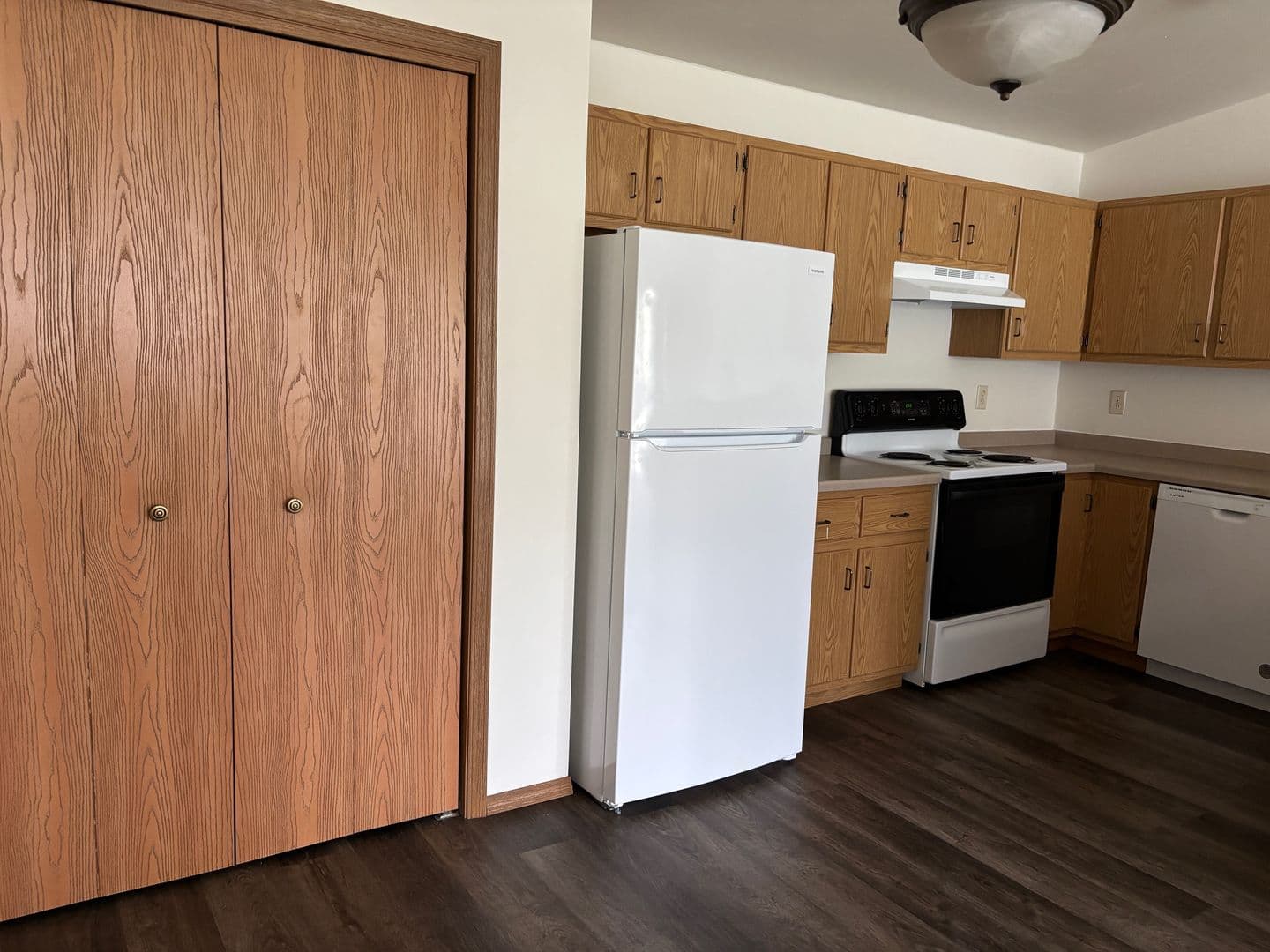 APPLETON Apartment: 2301-2409 ASHBURY DRIVE