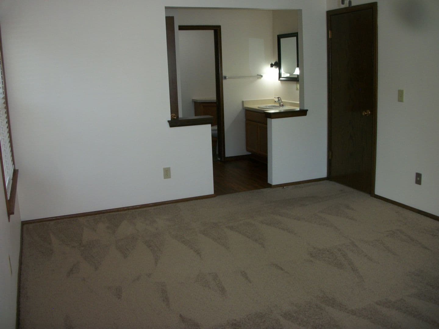 WAUKESHA Apartment: 305-409 SHEFFIELD ROAD