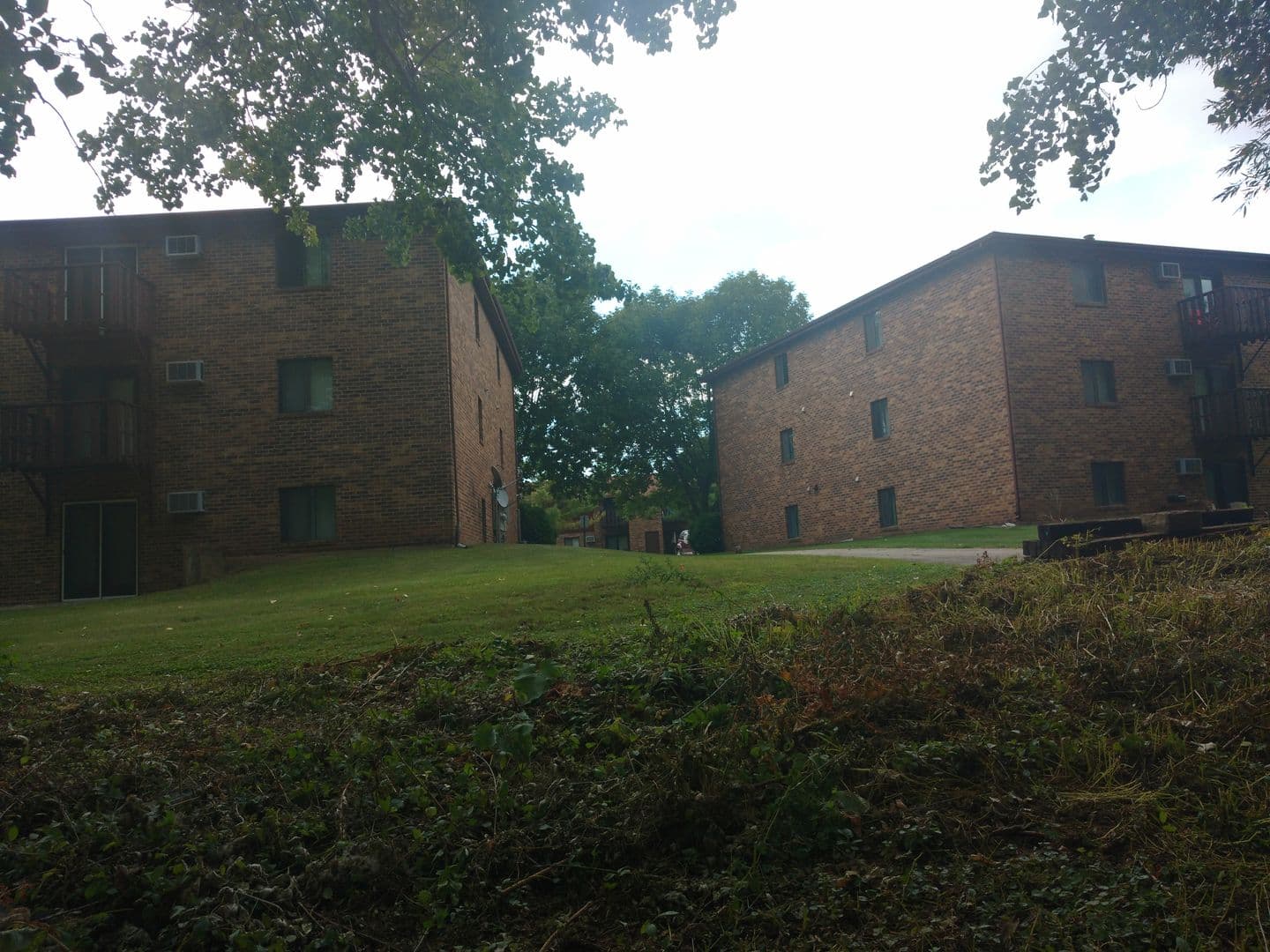 OSHKOSH Apartment: 2230-2270 Brookview Court