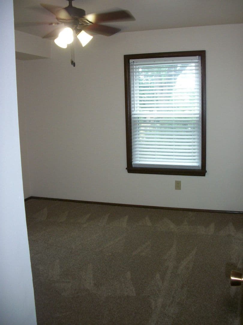 WAUKESHA Apartment: 305-409 SHEFFIELD ROAD