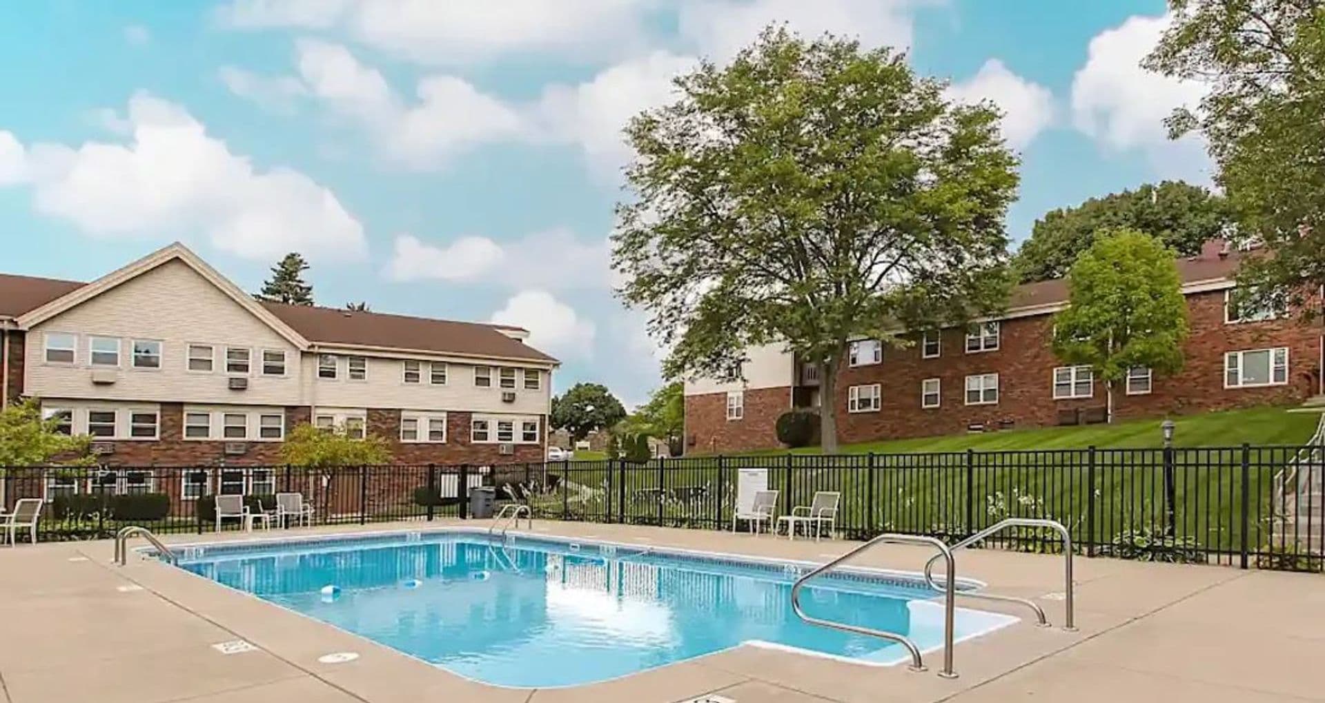 WAUKESHA Apartment: 305-409 SHEFFIELD ROAD