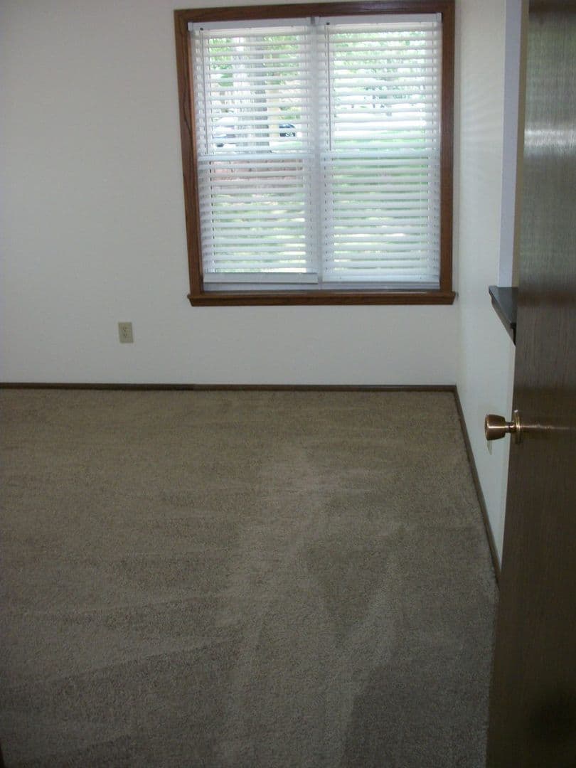 WAUKESHA Apartment: 305-409 SHEFFIELD ROAD