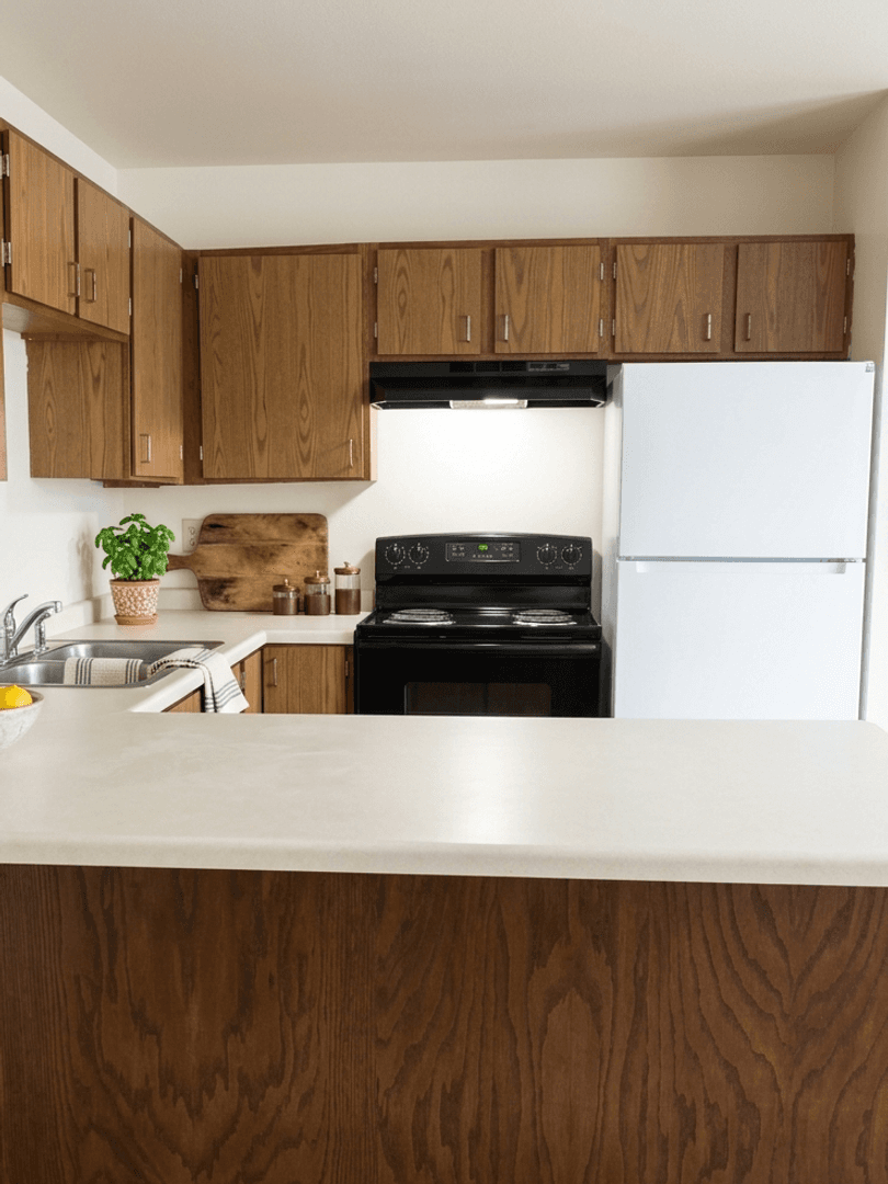 OSHKOSH Apartment: 2230-2270 Brookview Court