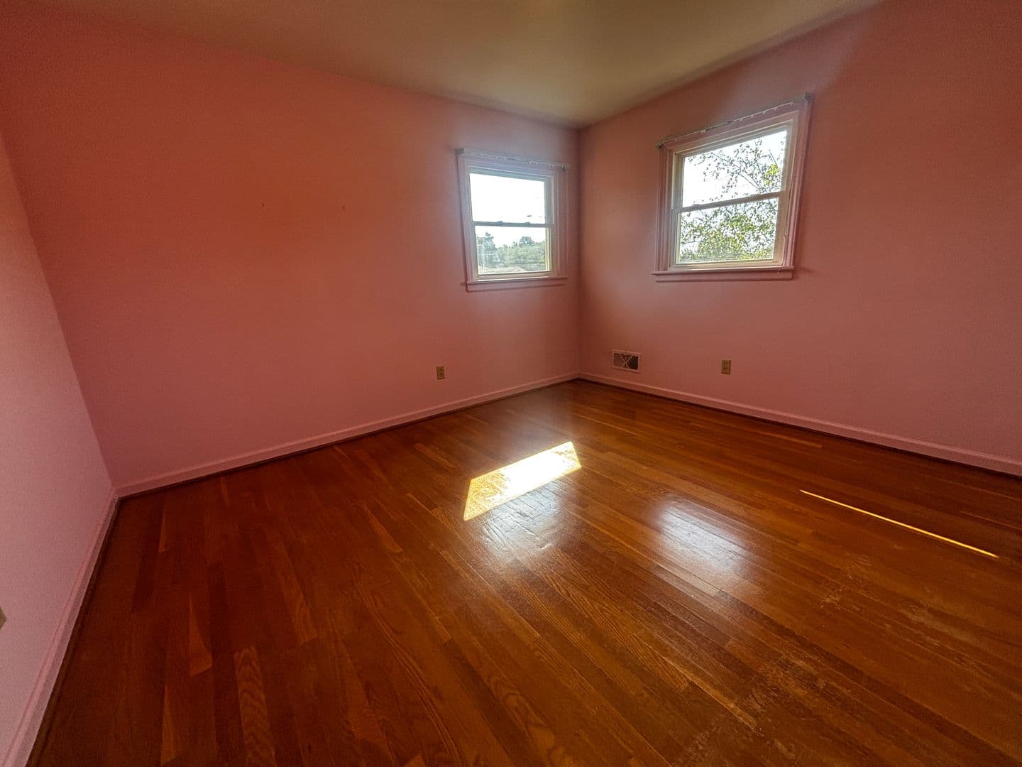 Salem House: 1511 Narcissus Street