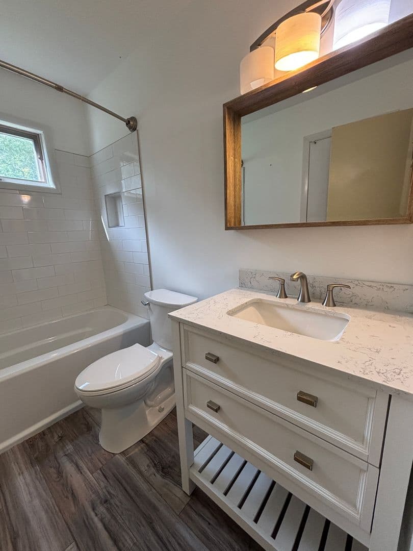 Roanoke House: 6421 Orchard View Lane