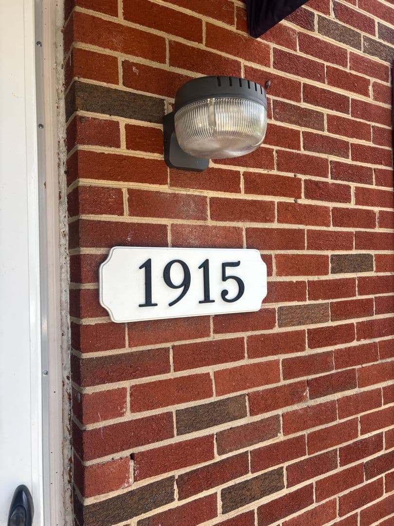 Roanoke House: 1915 Wallace Avenue