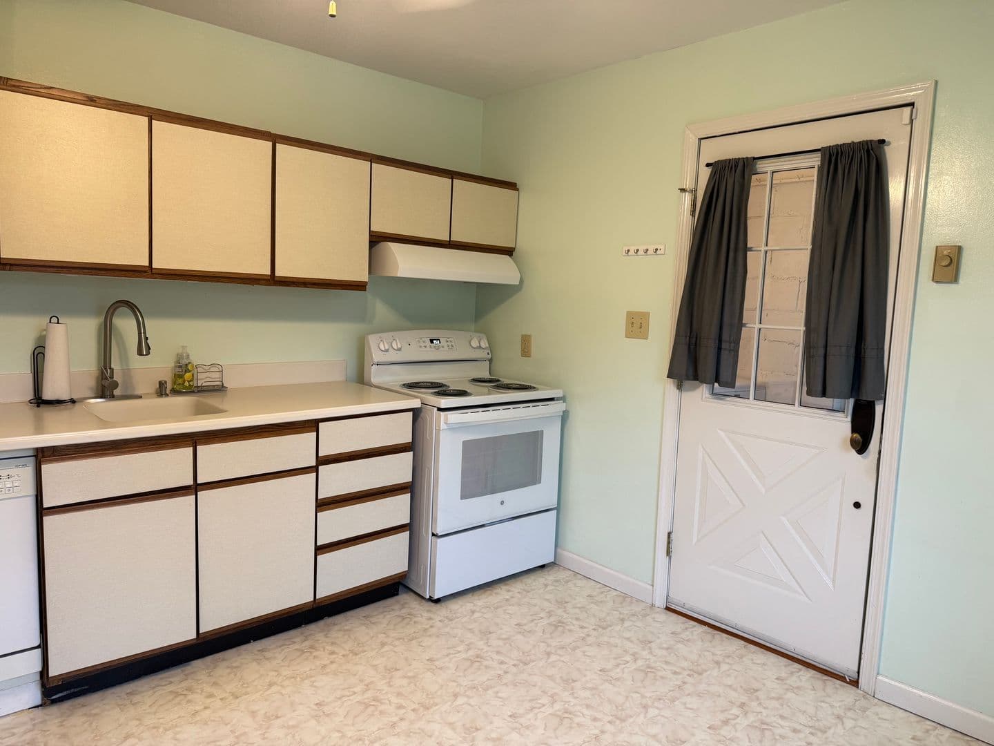 Roanoke House: 5103 Woodlawn Road