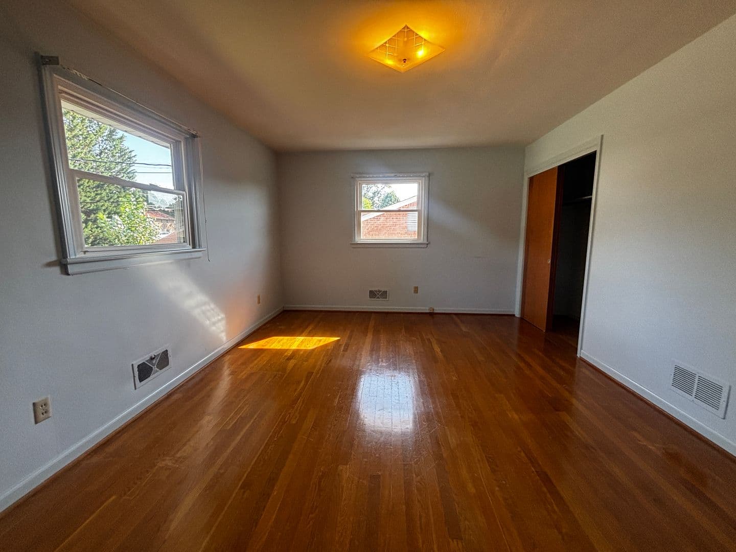 Salem House: 1511 Narcissus Street
