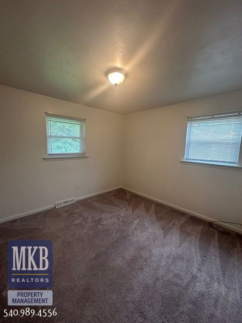 Vinton House: 745 Kenyon Road