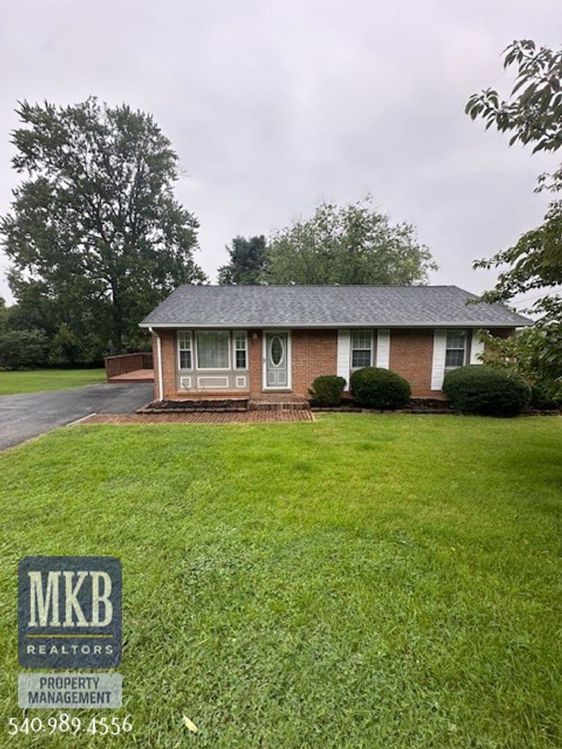 Vinton House: 745 Kenyon Road