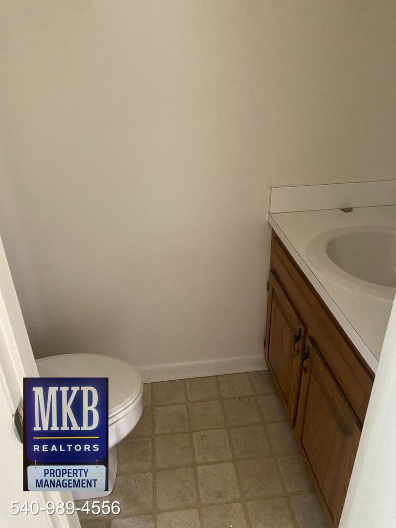 Salem House: 216 Dalewood Avenue