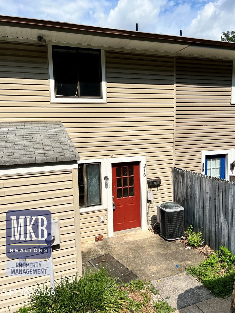 Salem House: 216 Dalewood Avenue