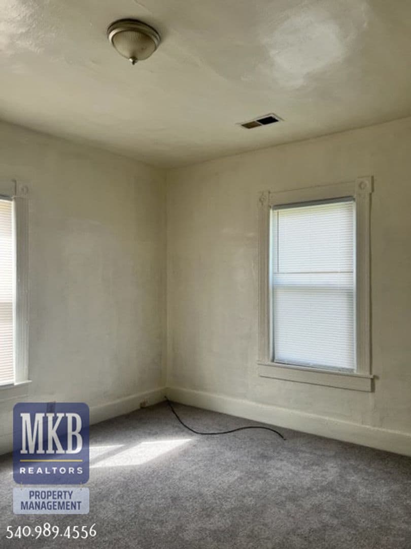 Roanoke House: 501 Rutherford Ave NW