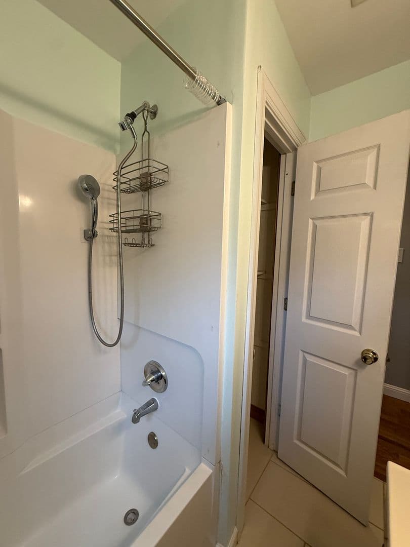 Roanoke House: 5103 Woodlawn Road