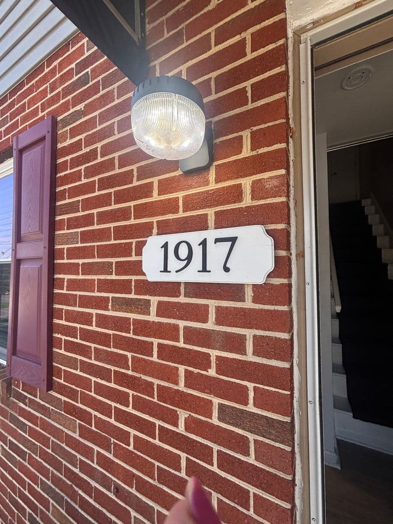 Roanoke House: 1917 Wallace Avenue
