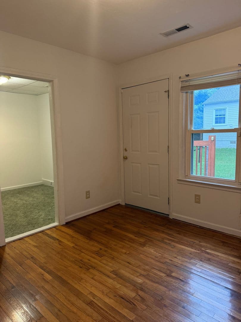 Roanoke House: 5103 Woodlawn Road