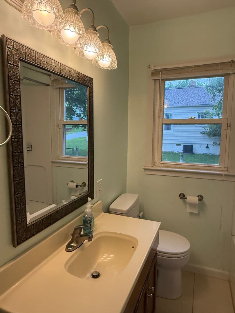Roanoke House: 5103 Woodlawn Road