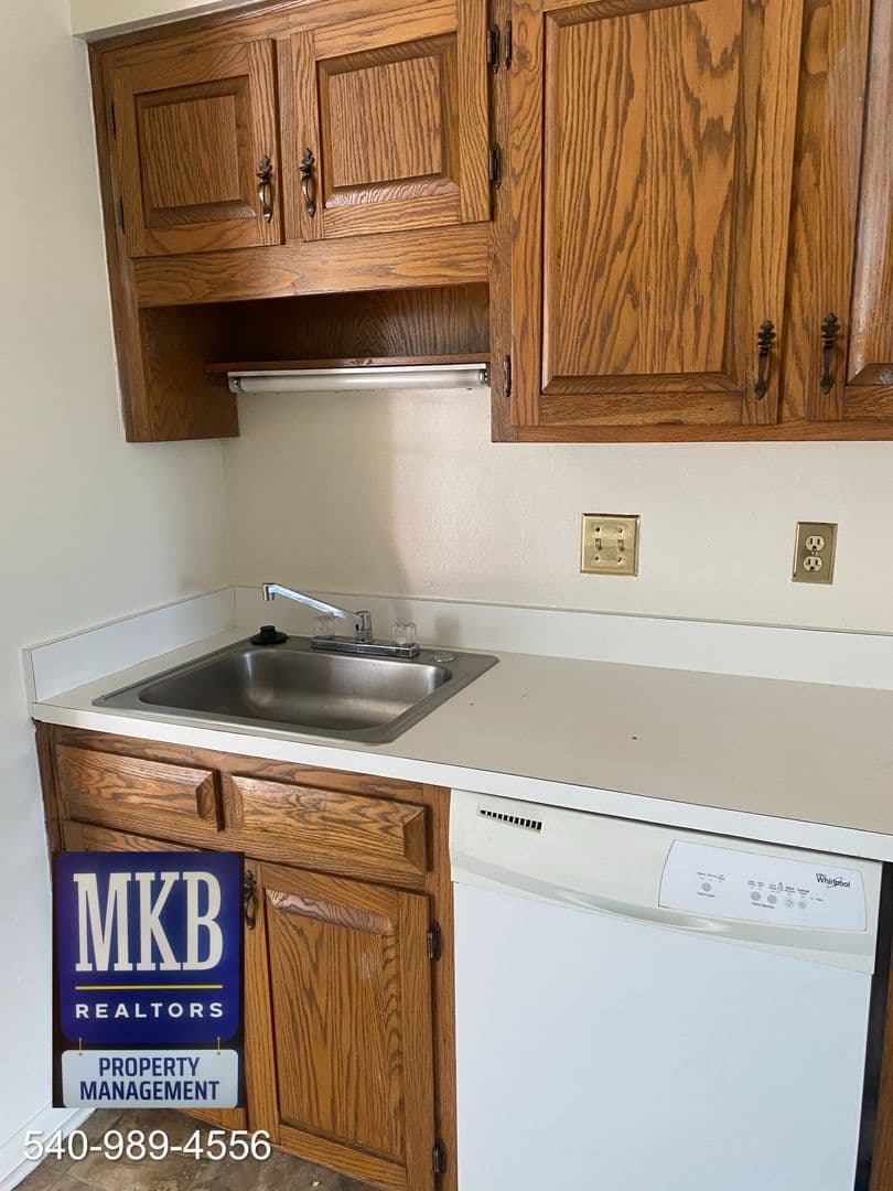 Salem House: 216 Dalewood Avenue