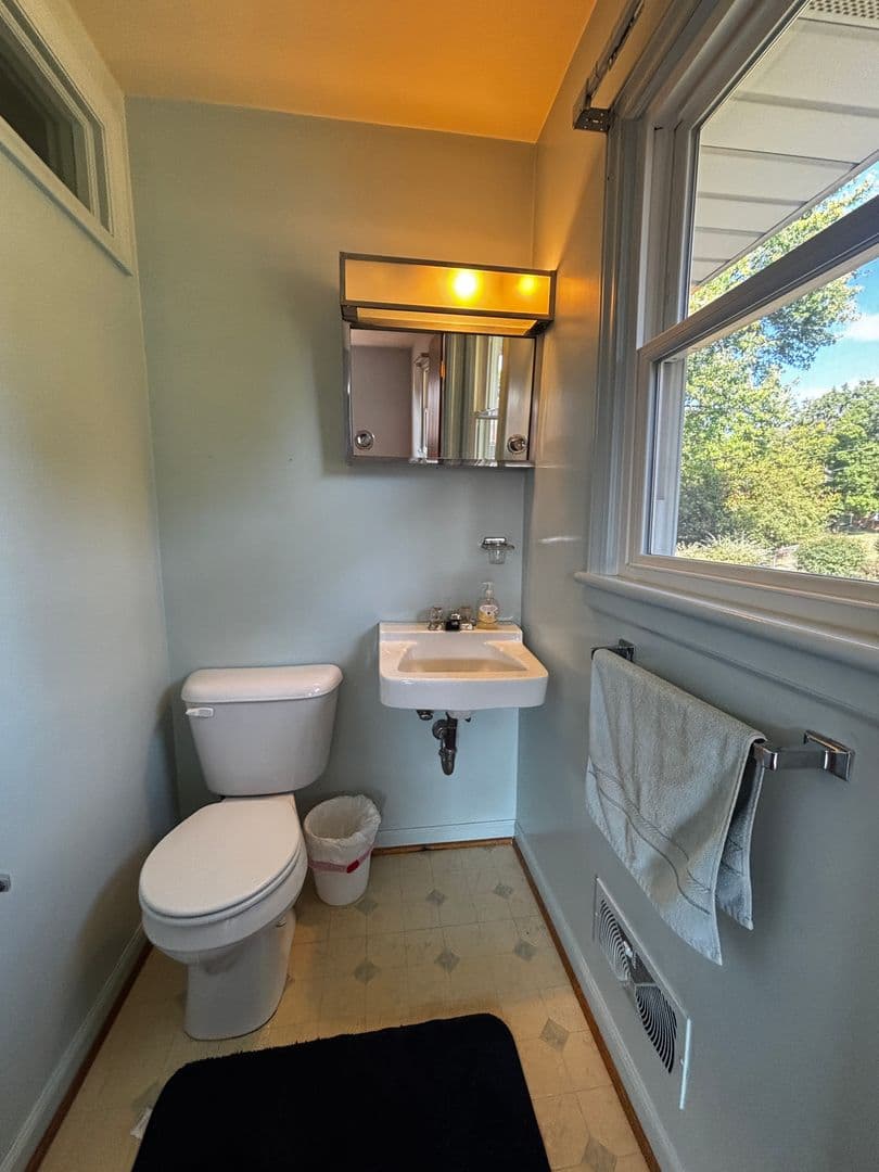 Salem House: 1511 Narcissus Street