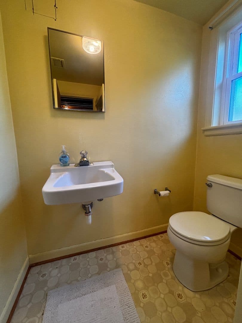 Salem House: 1511 Narcissus Street