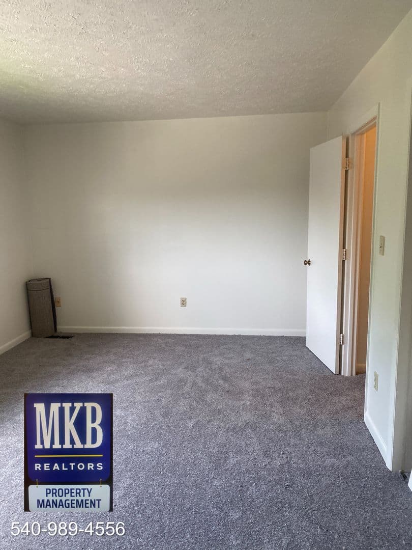 Salem House: 216 Dalewood Avenue