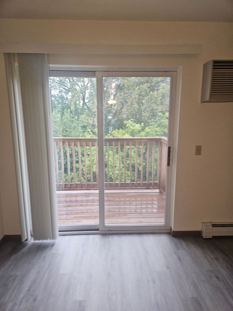 Monroe Apartment: 812 6th Street