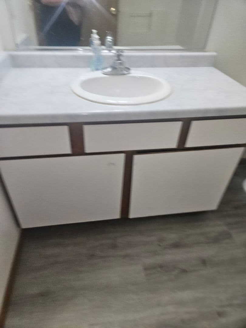 Monroe Apartment: 812 6th Street