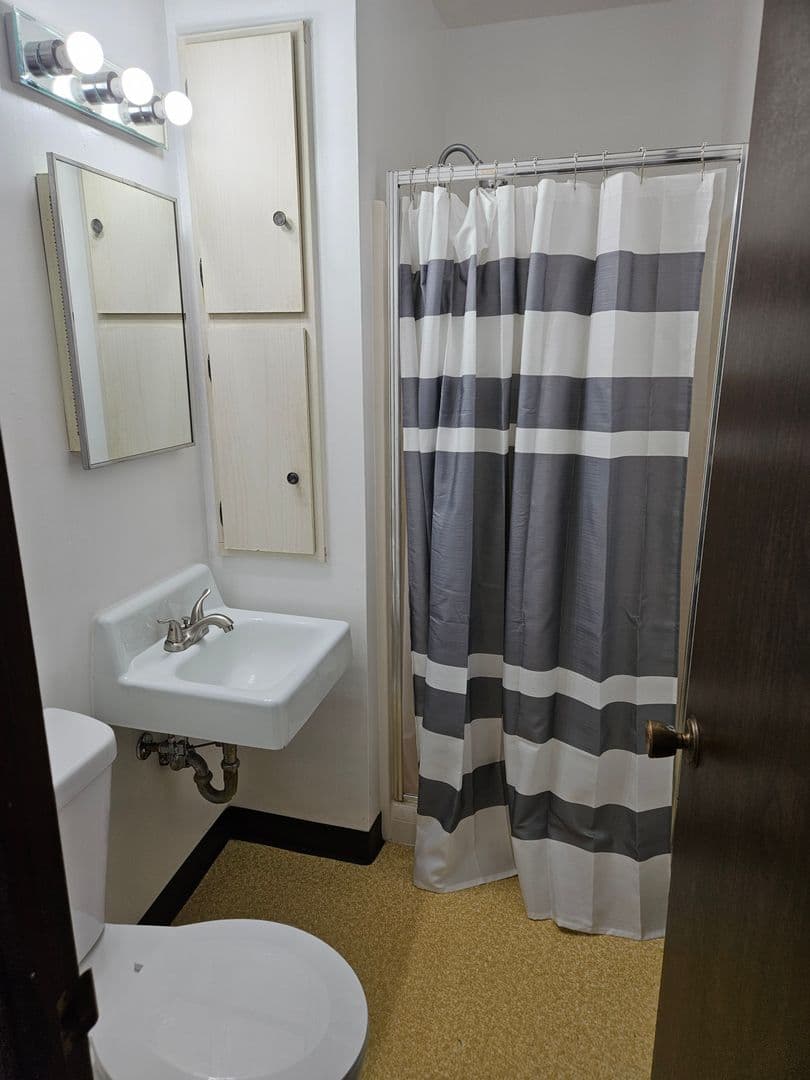 Marshfield Apartment: 311 W Kalsched Street