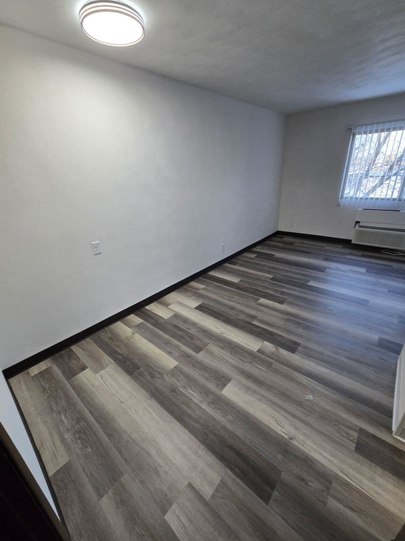 Marshfield Apartment: 311 W Kalsched Street