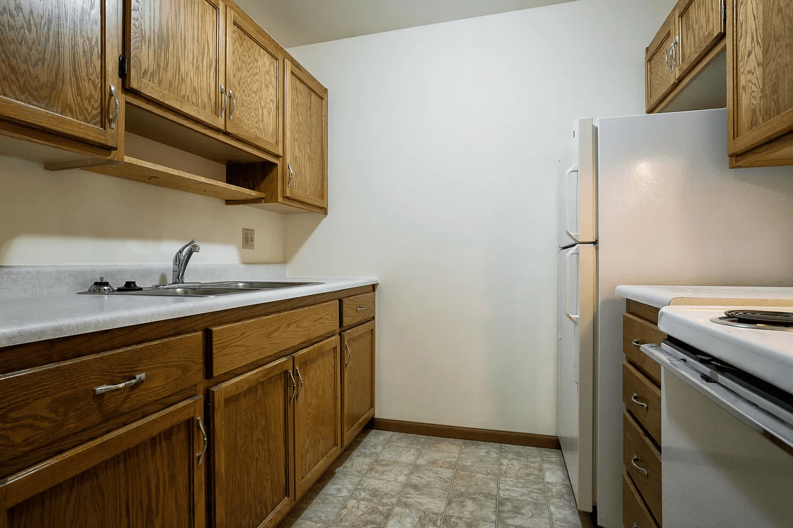 Pardeeville Apartment: 112 Gillette Street