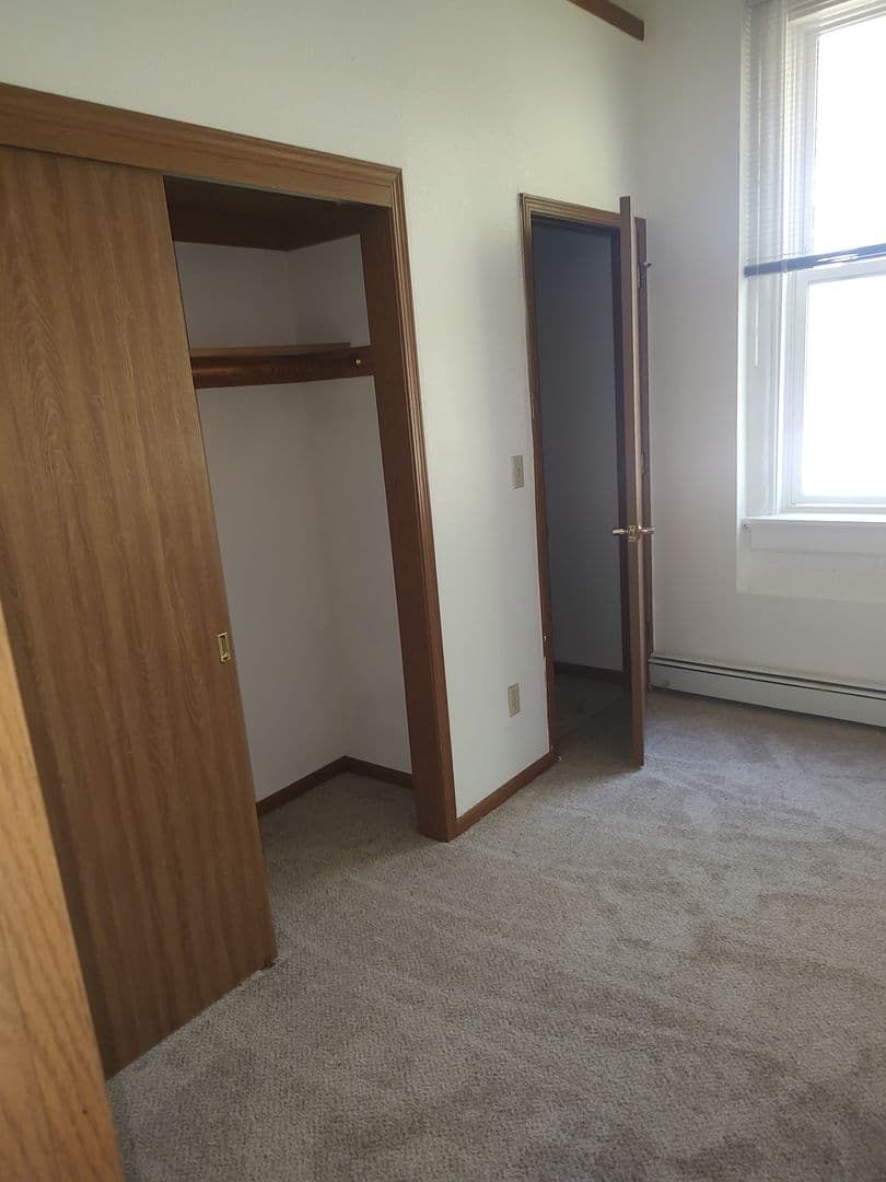 Racine Apartment: 1130 Carlisle Ave