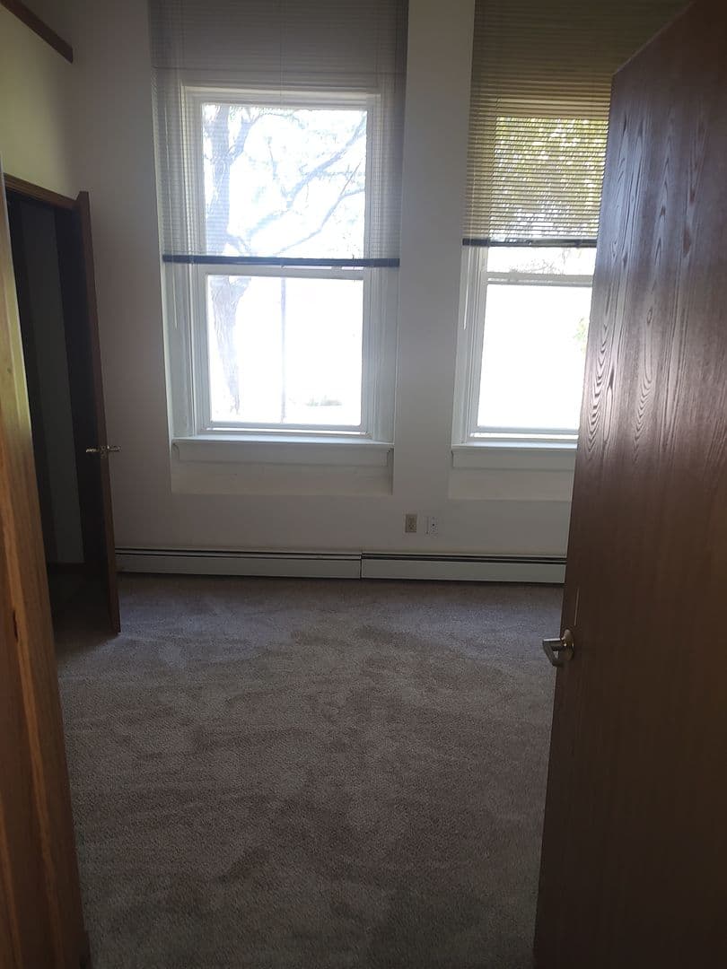Racine Apartment: 1130 Carlisle Ave