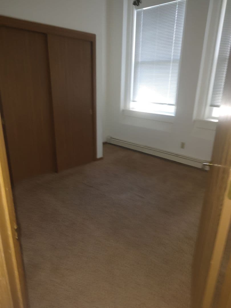 Racine Apartment: 1130 Carlisle Ave