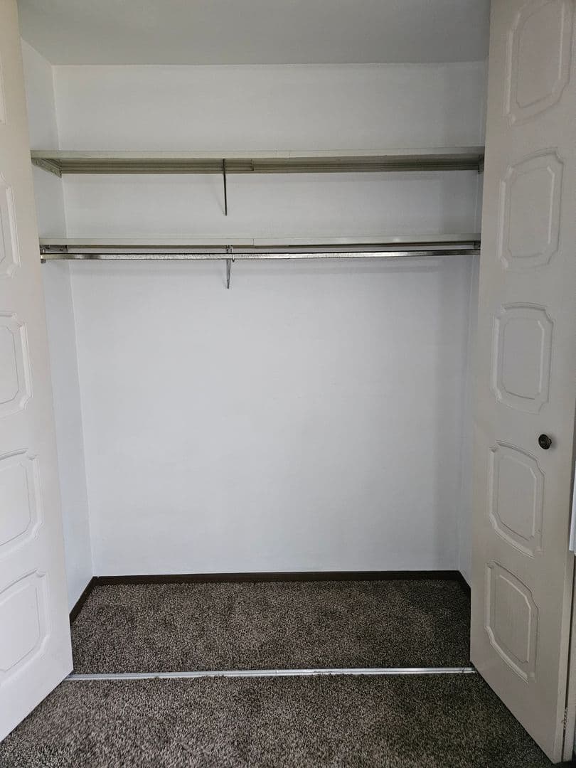 Marshfield Apartment: 311 W Kalsched Street