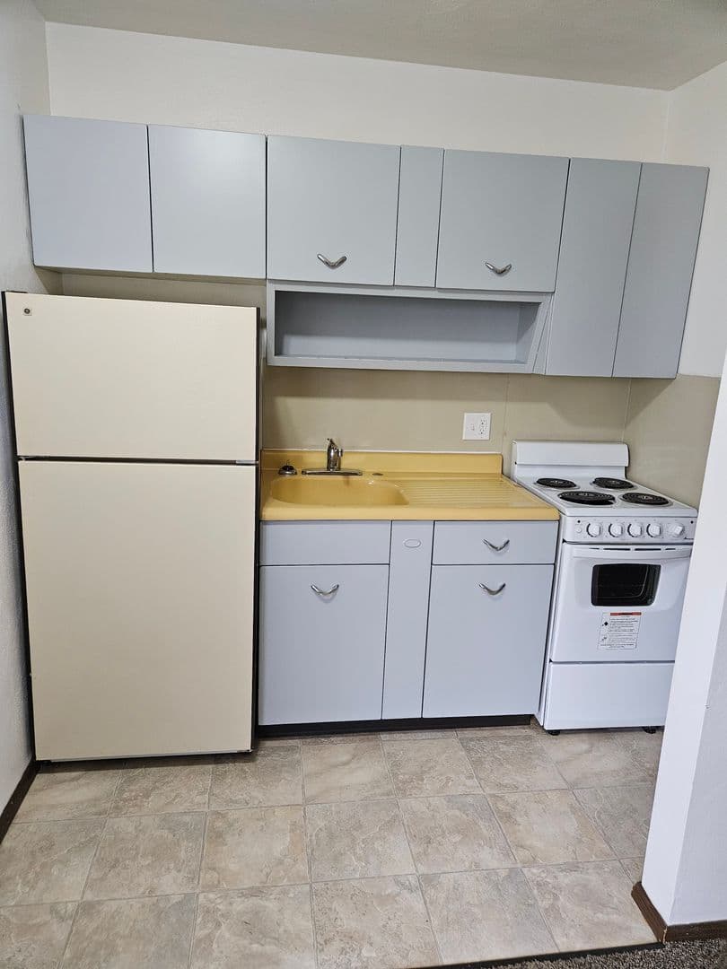 Marshfield Apartment: 311 W Kalsched Street