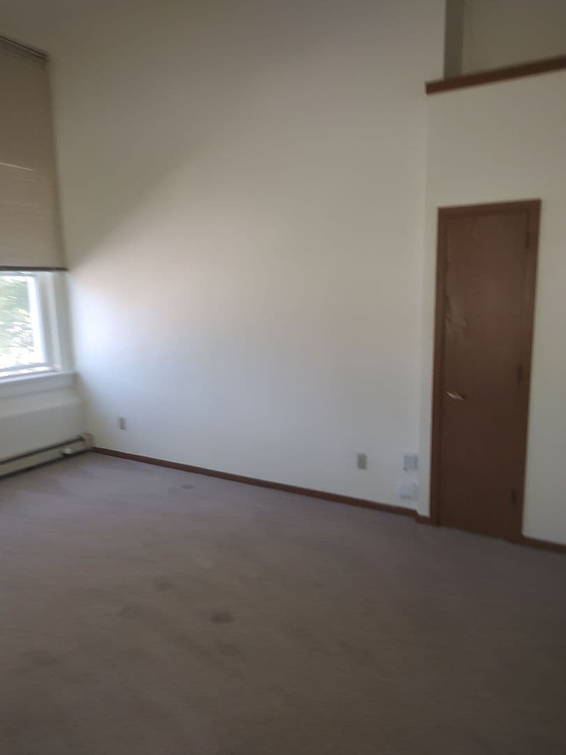 Racine Apartment: 1130 Carlisle Ave