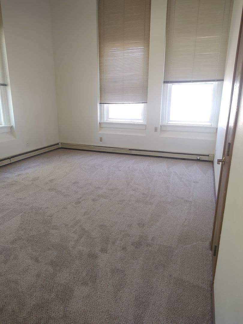 Racine Apartment: 1130 Carlisle Ave