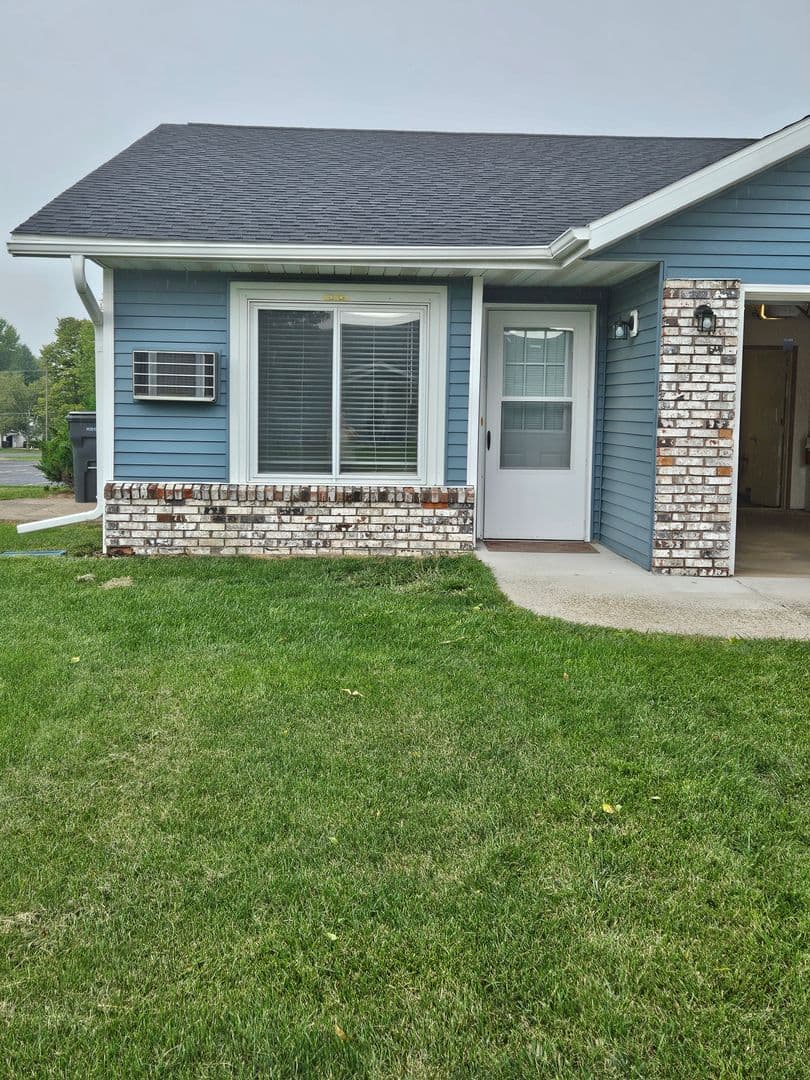 Marshfield Apartment: 2411 Monique Ln