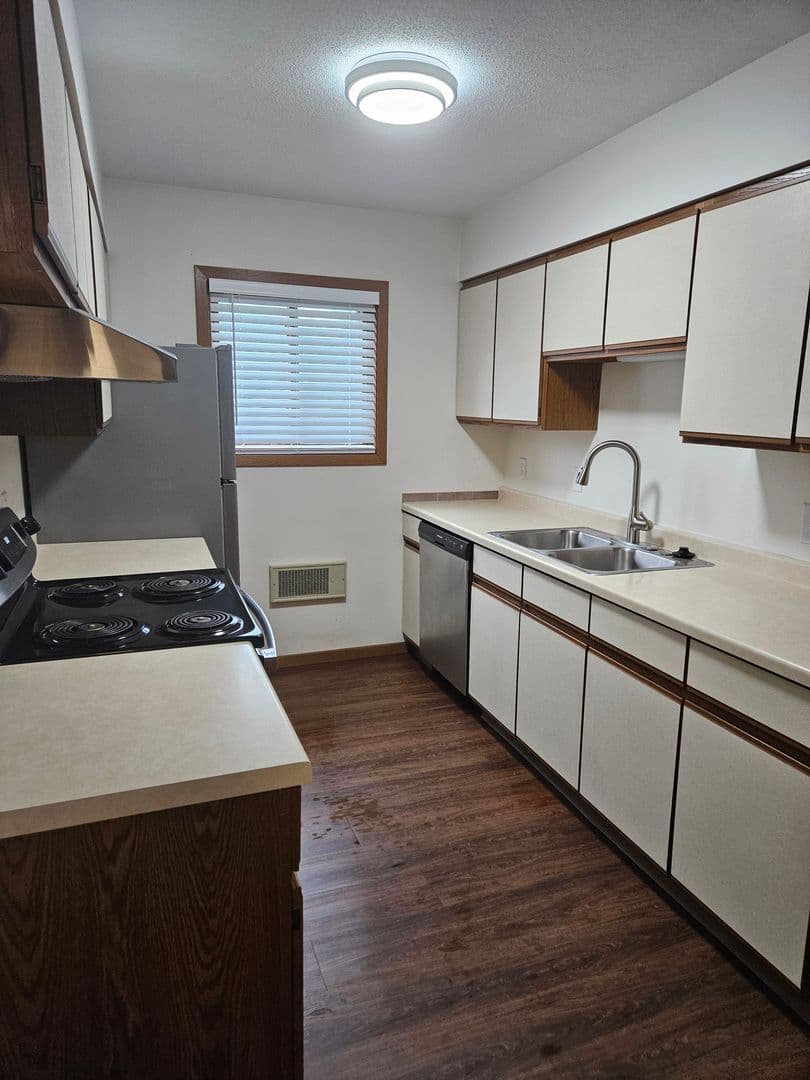 Marshfield Apartment: 2411 Monique Ln