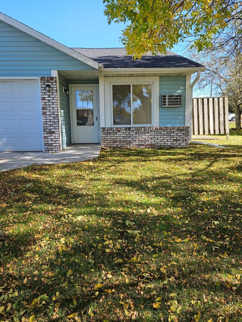 Marshfield Apartment: 2411 Monique Ln