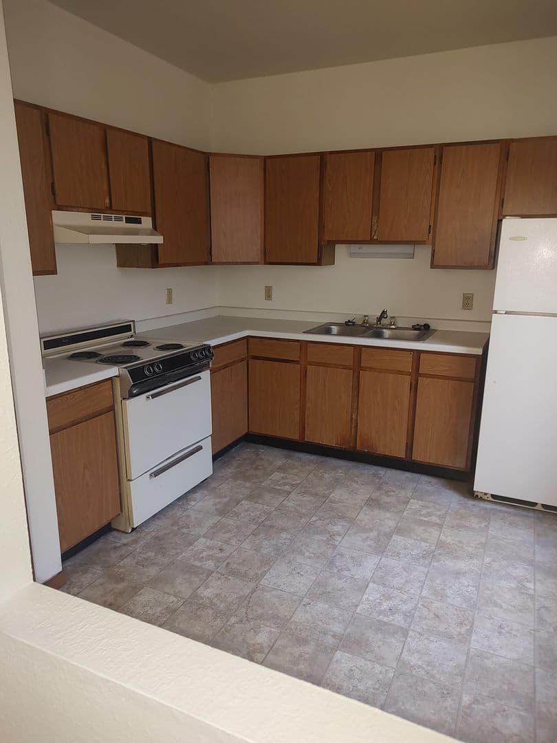 Racine Apartment: 1130 Carlisle Ave