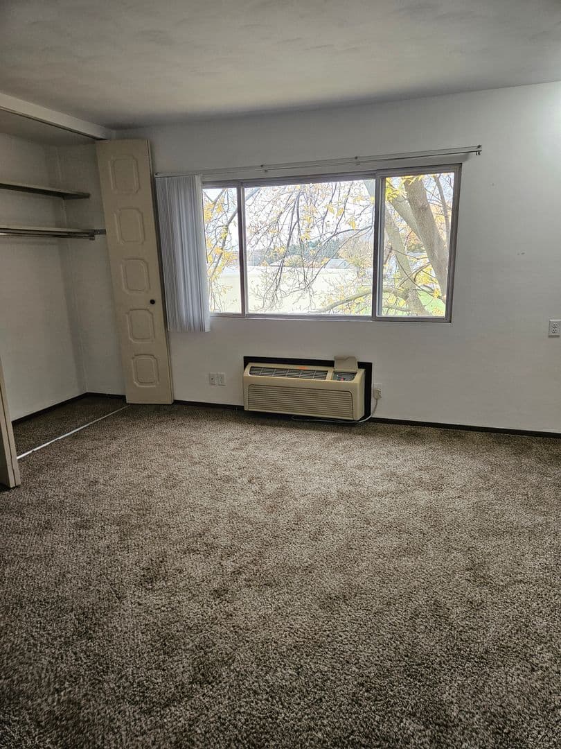 Marshfield Apartment: 311 W Kalsched Street