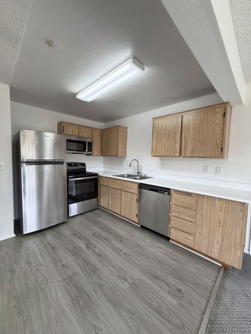 Hawaiian Gardens Apartment: 12100 226th Street