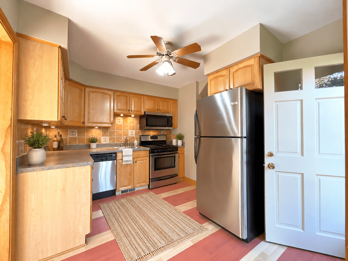 Shorewood Apartment: 1104-06 E Glendale Avenue
