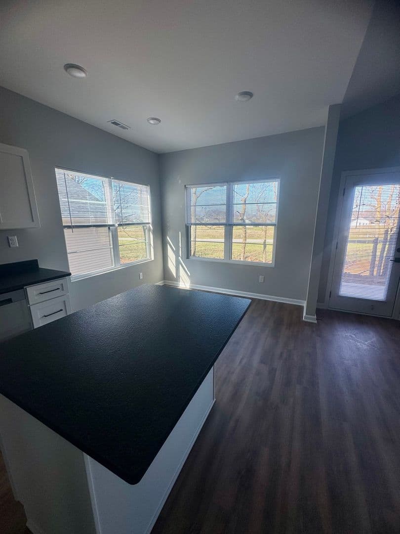 Georgetown Apartment: Woodland Park