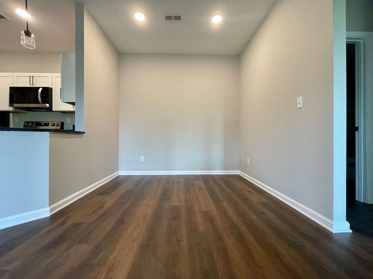 Georgetown Apartment: 105 Juniper Path
